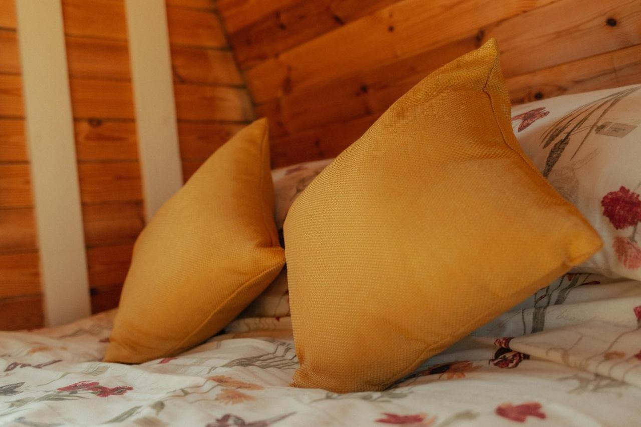 Glamping In Wiltshire The Green Knoll Is A Charm Chippenham  Exterior photo